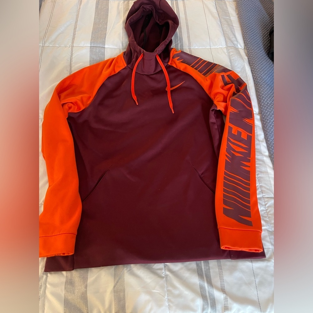 Nike Thermal Pullover GFX3 Mens Hoodie Size L Dri-Fit Orange Maroon